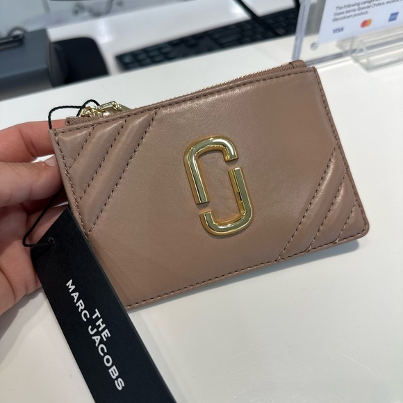 NWT! NEW! Marc Jacobs 'The Glam Shot' Top-Zip Card Holder -Taupe - Picture 1 of 5